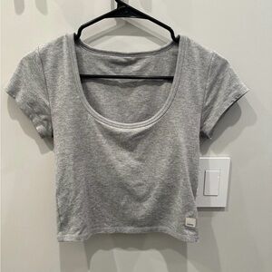 Vuori Women's Gray Scoop Neck Crop Top